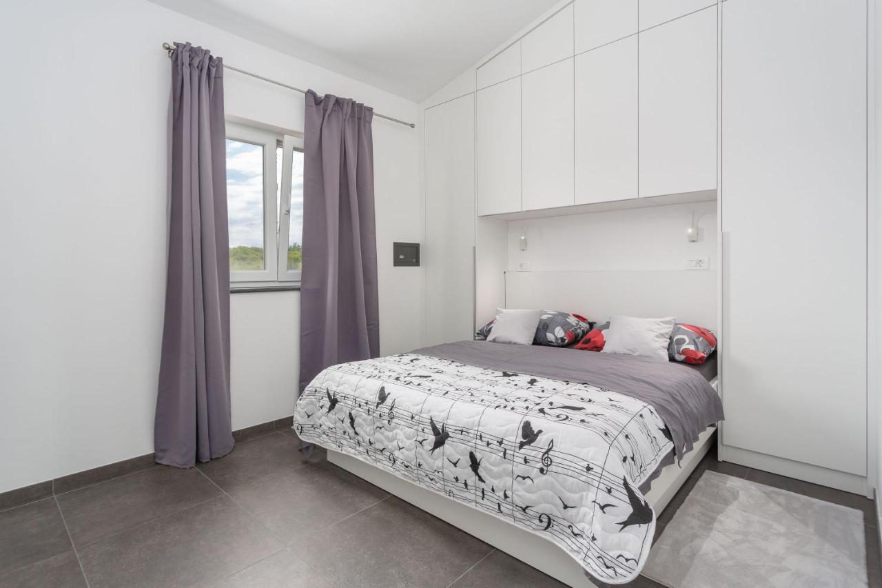 Gallery Apartment In Skrbcici Ngoại thất bức ảnh